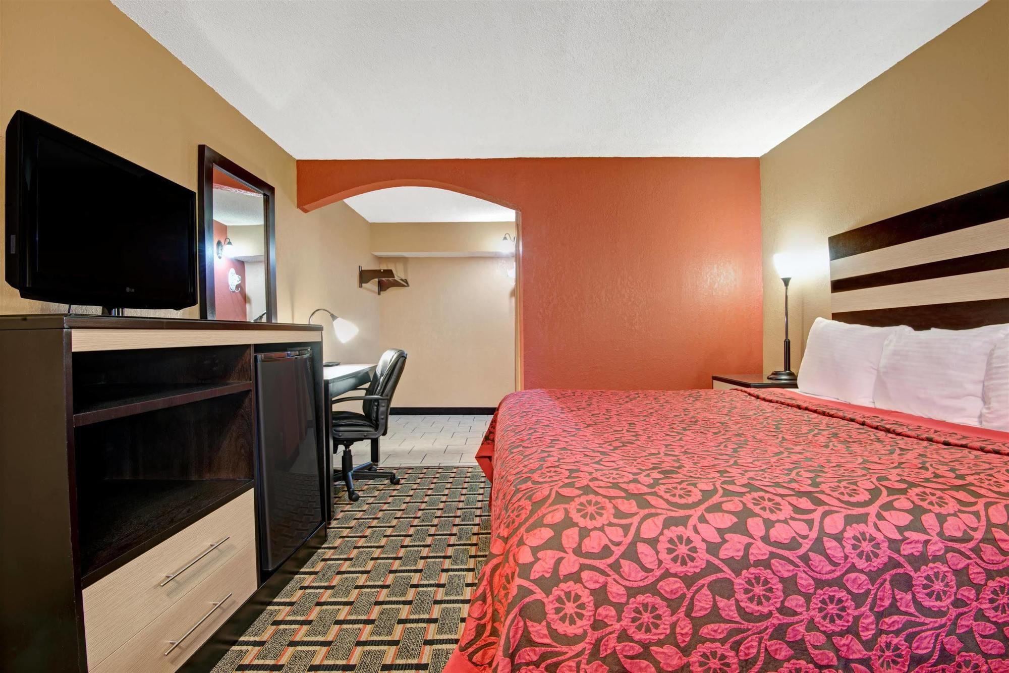 Days Inn By Wyndham Kansas City Exteriér fotografie